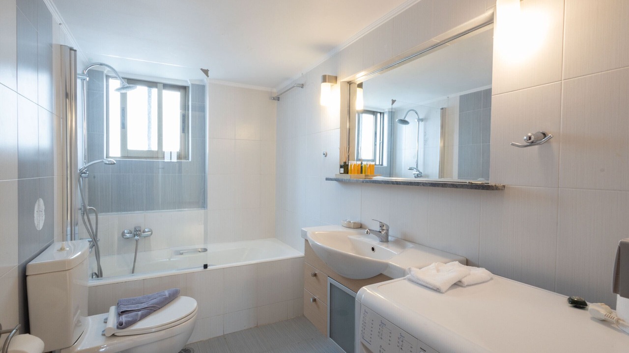 Photo of Bathroom in Alimos