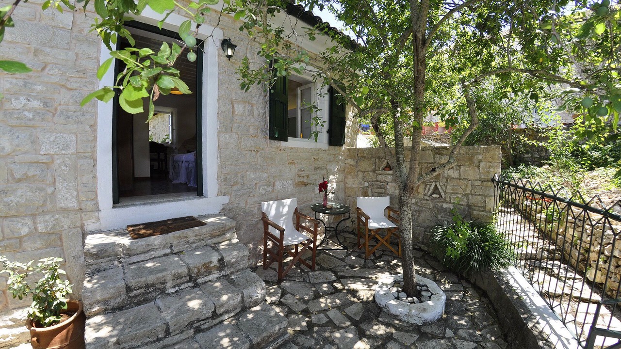 Photo of Patio Balcony in Mpogdanatika