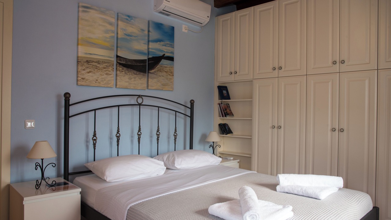 Photo of Bedroom in Ormos Isternion