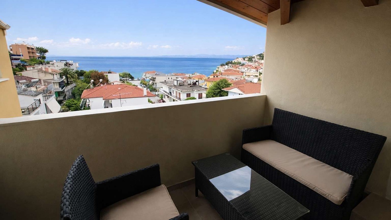 Photo of Patio Balcony in Menidion