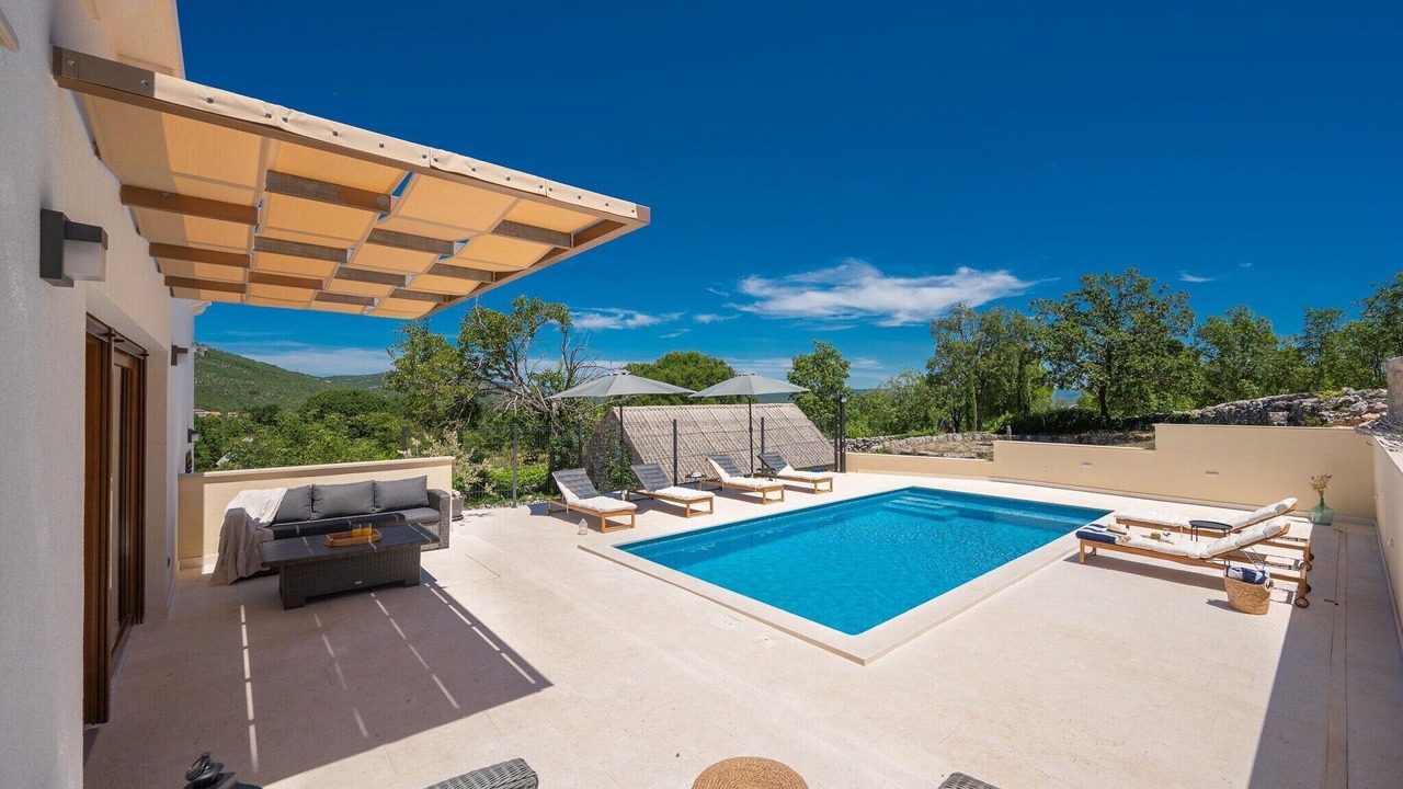 Photo of Outdoor in Gouvai