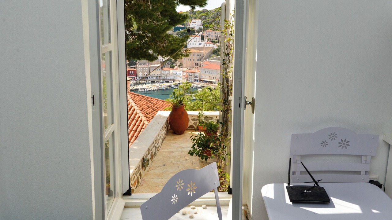 Photo of Others in Hydra