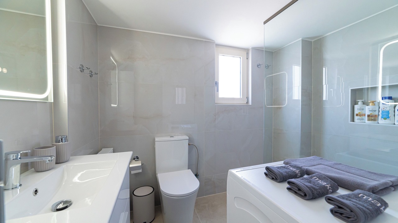 Photo of Bathroom in Alimos