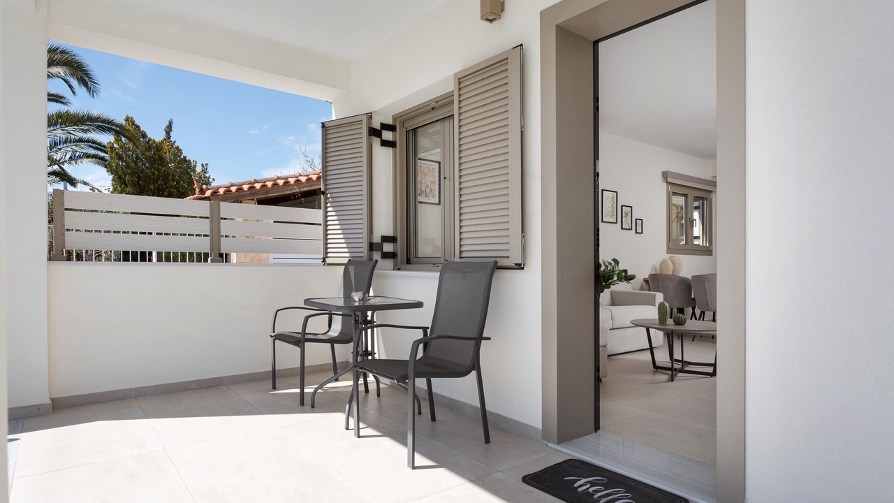 Photo of Patio Balcony in Perdhika