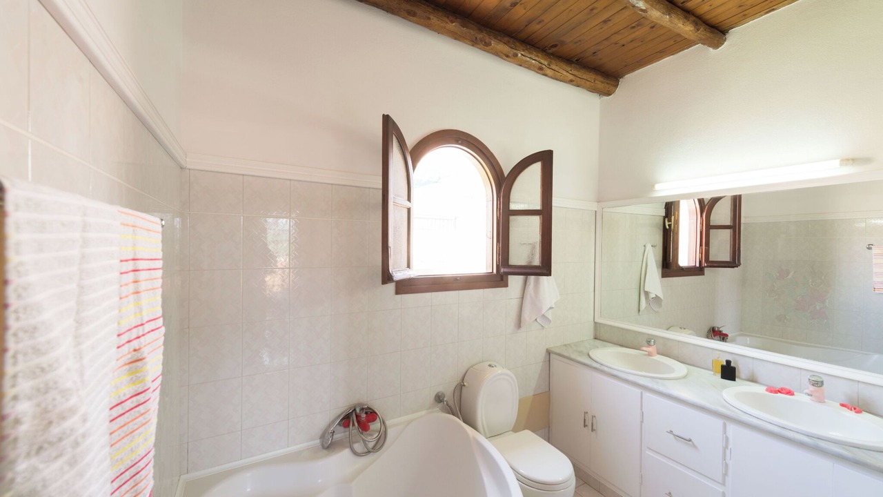 Photo of Bathroom in Atsipópoulon