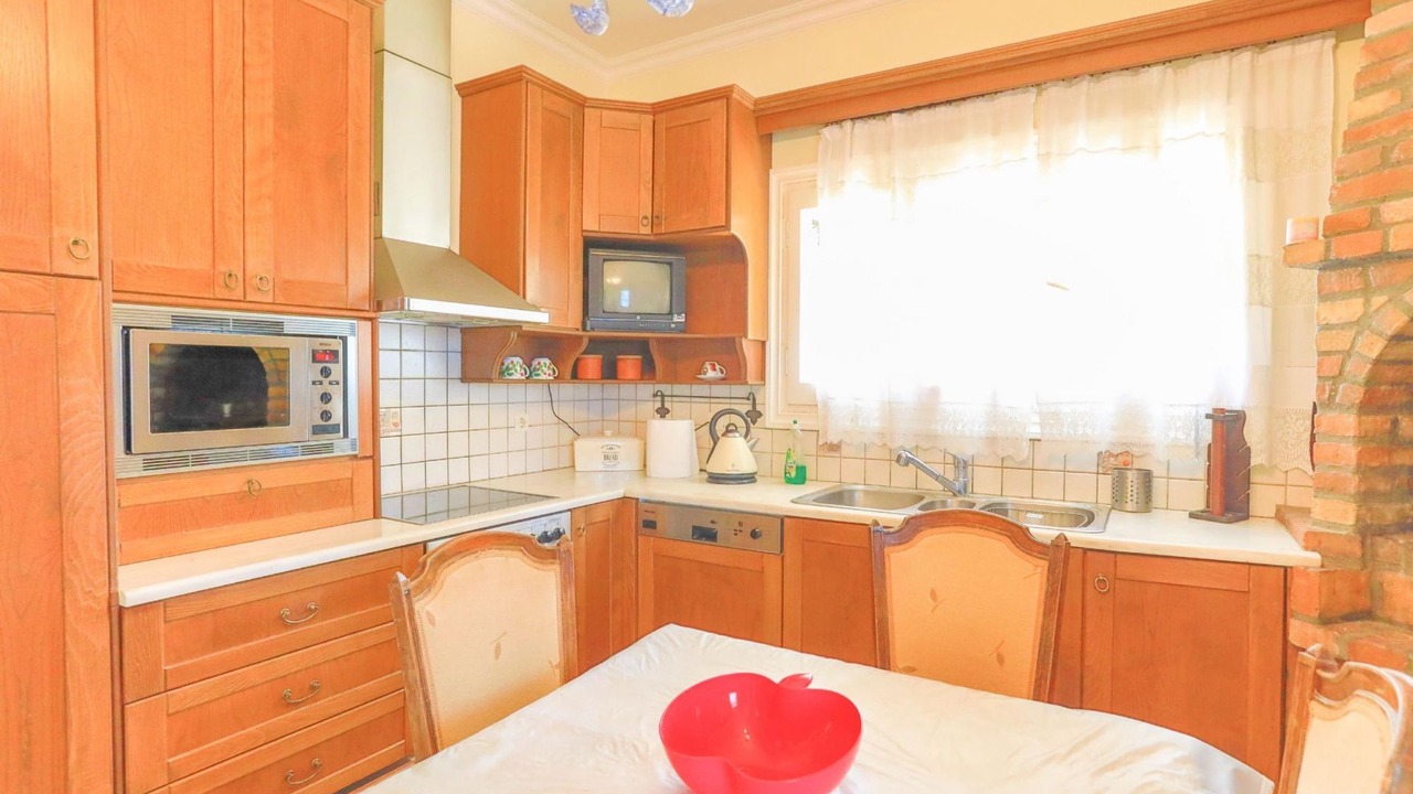 Photo of Kitchen in Petaleia