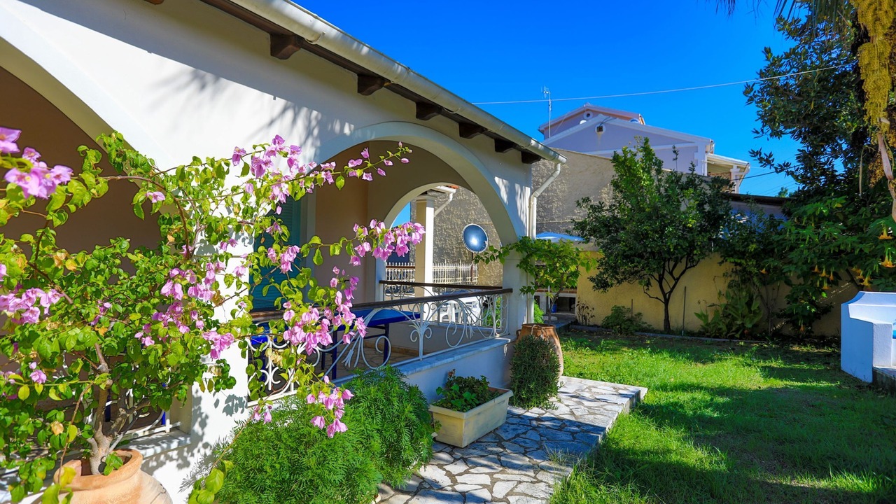 Photo of Outdoor in Petaleia