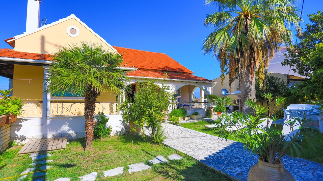 Photo of Outdoor in Petaleia