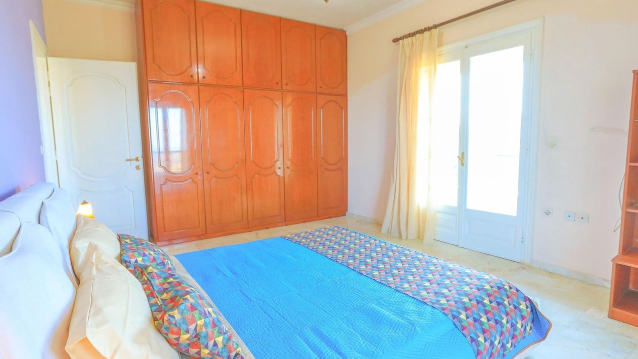 Photo of Bedroom in Petaleia