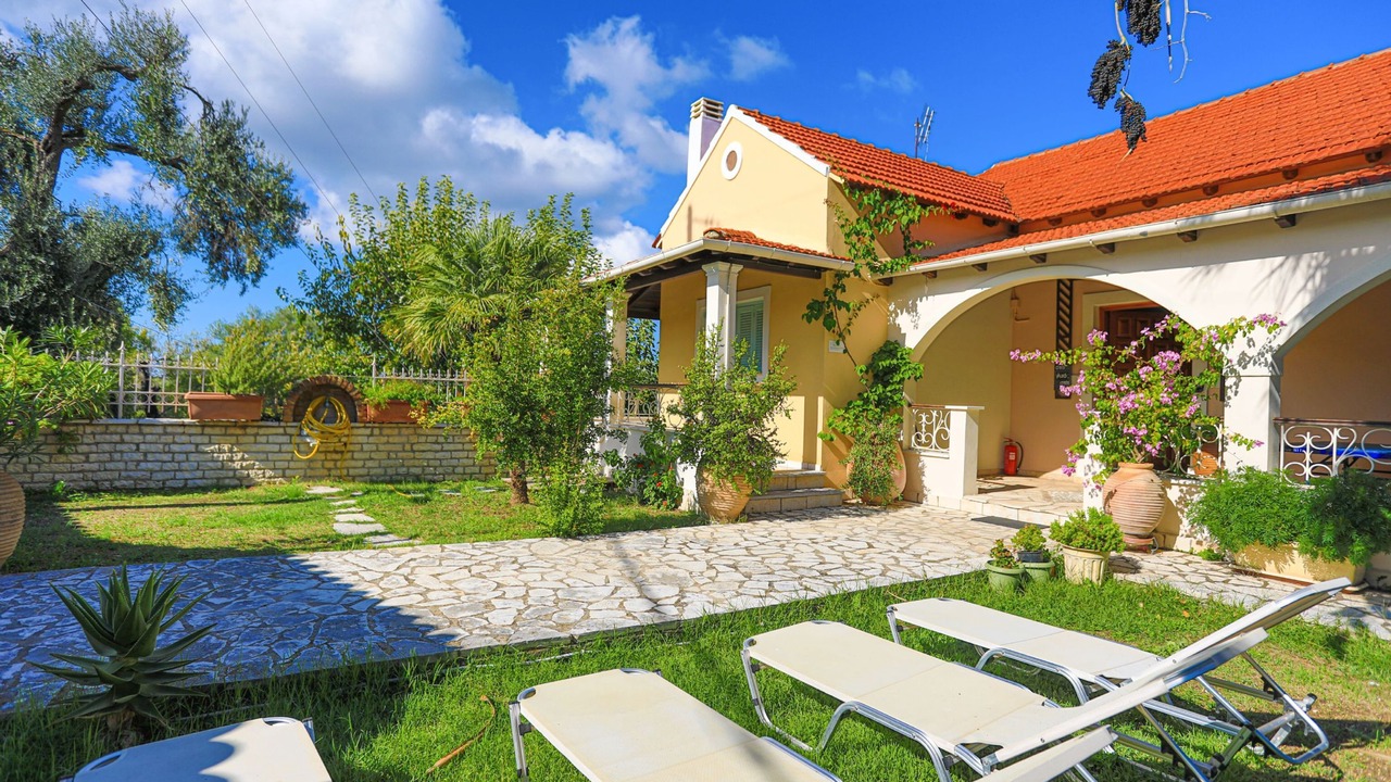Photo of Patio Balcony in Petaleia