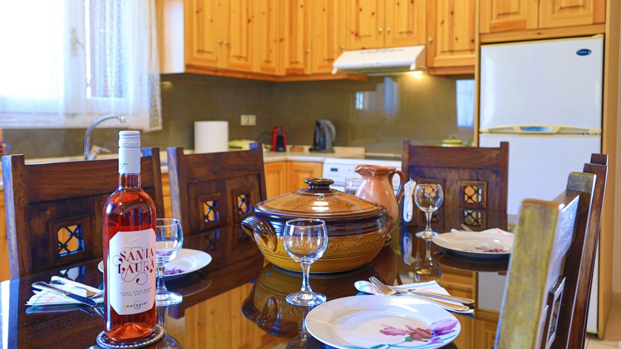 Photo of Kitchen in Petaleia
