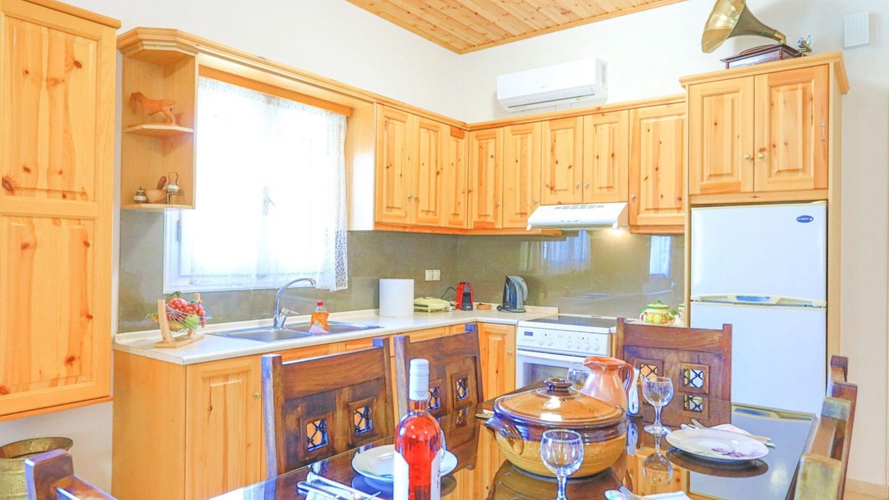 Photo of Kitchen in Petaleia