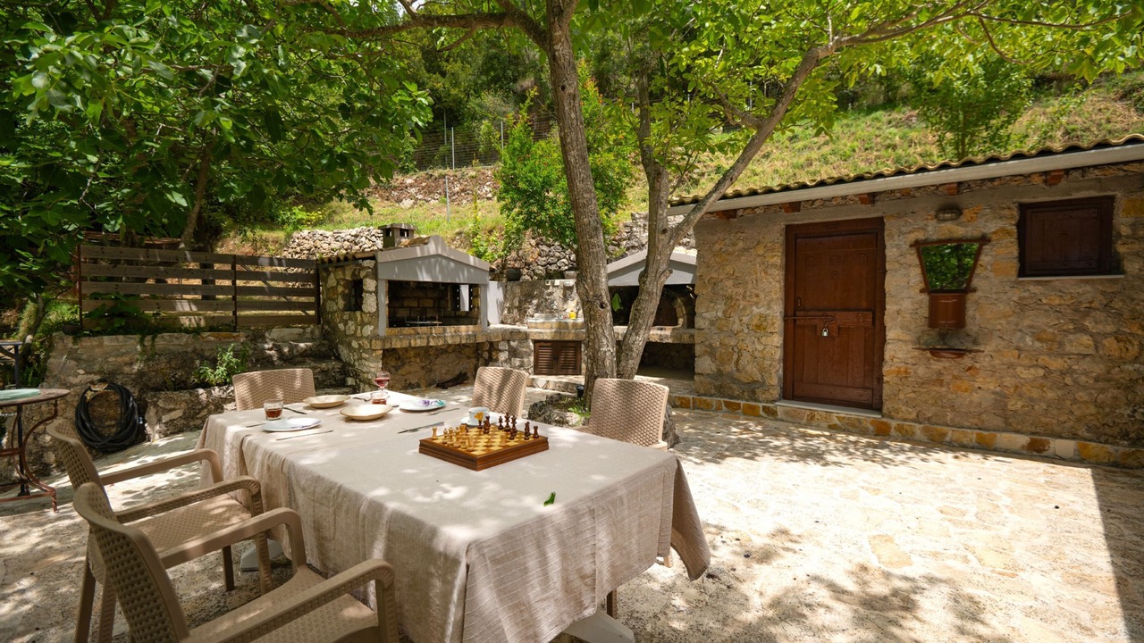 Photo of Outdoor in Petaleia
