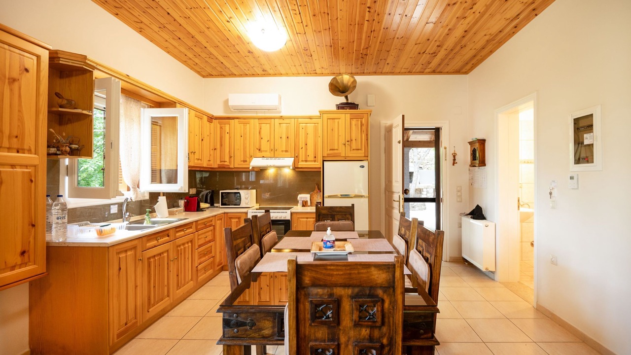 Photo of Kitchen in Petaleia