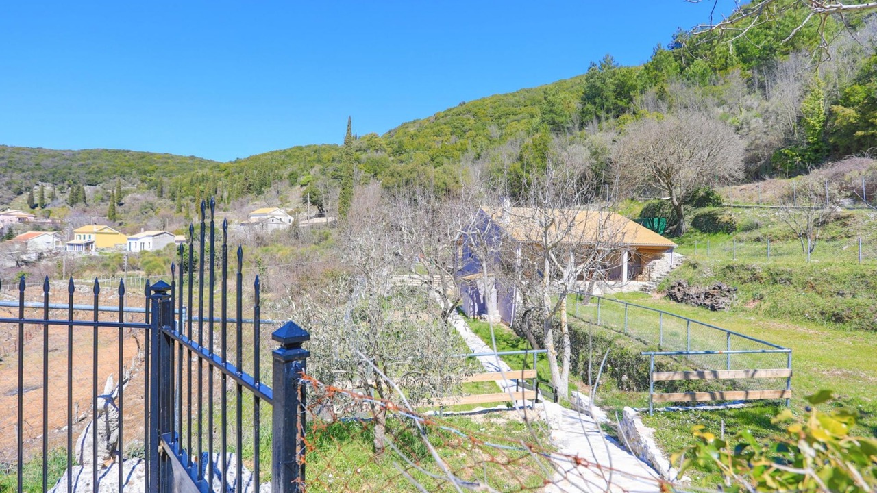 Photo of Outdoor in Petaleia