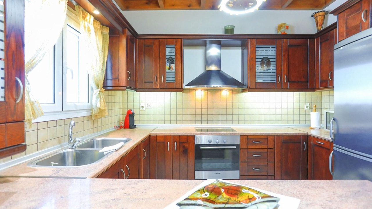 Photo of Kitchen in Petaleia