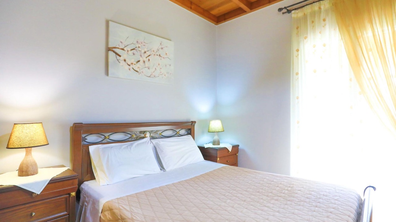 Photo of Bedroom in Petaleia