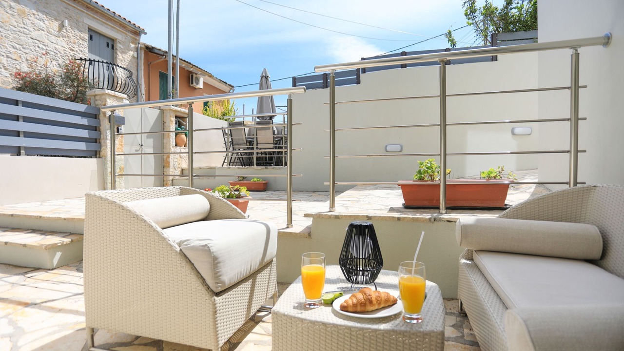 Photo of Patio Balcony in Petaleia