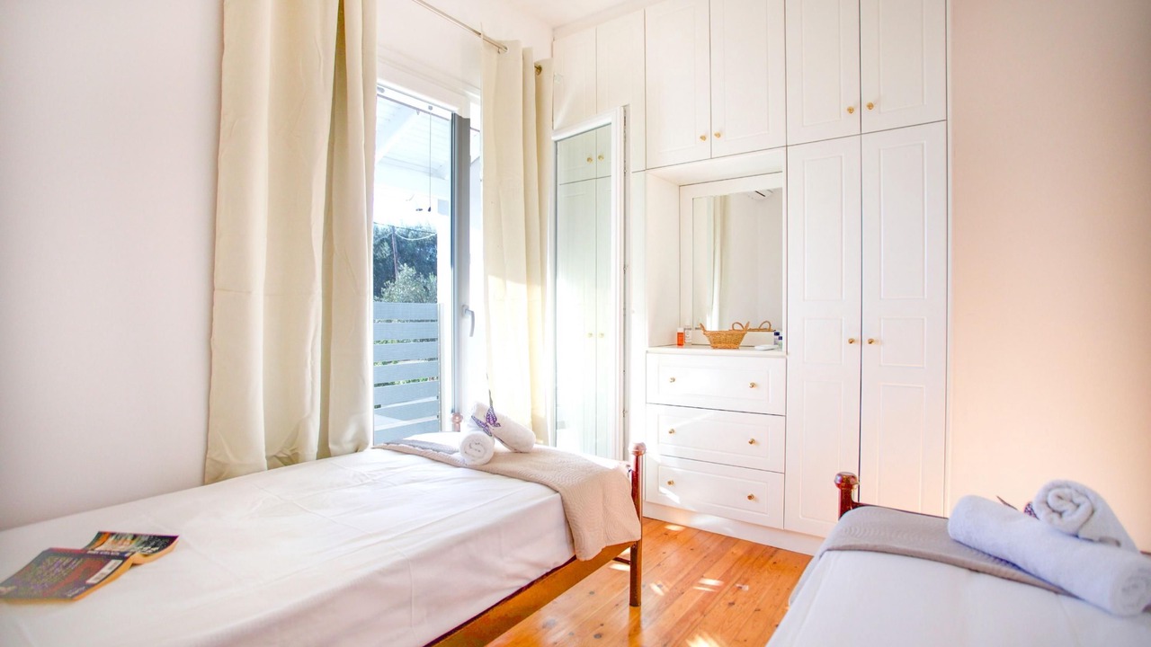 Photo of Bedroom in Petaleia