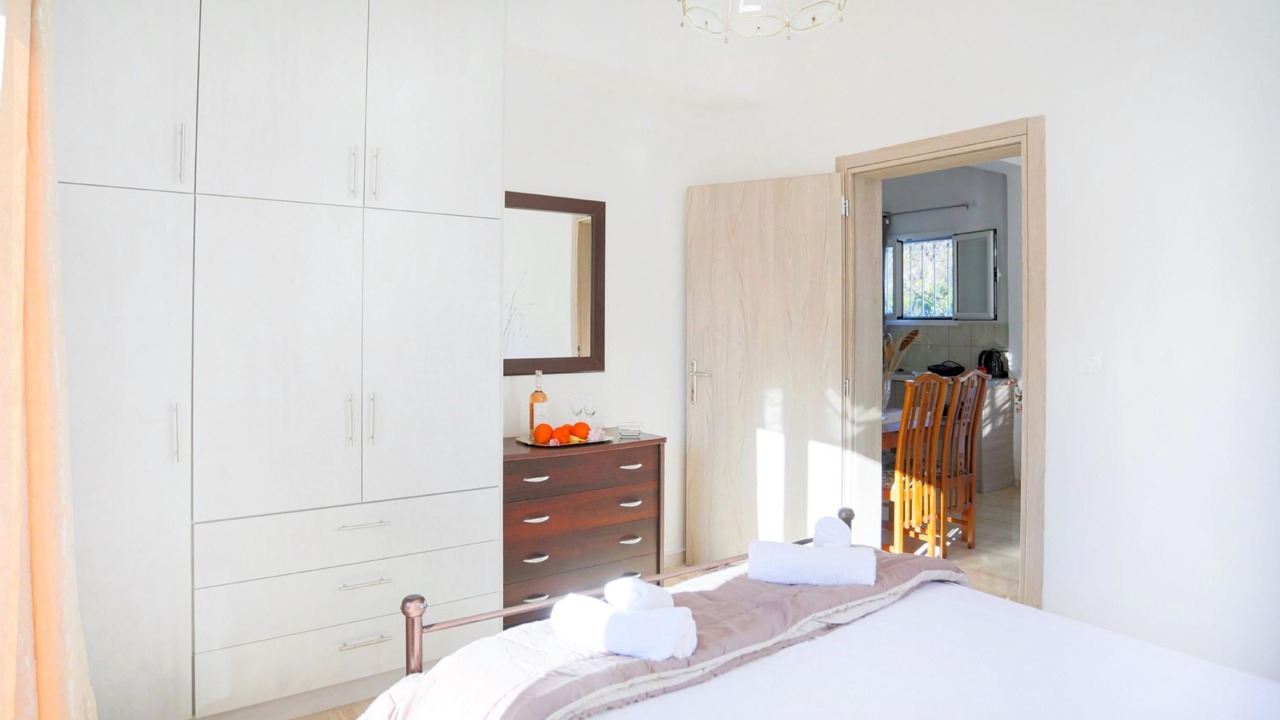 Photo of Bedroom in Petaleia