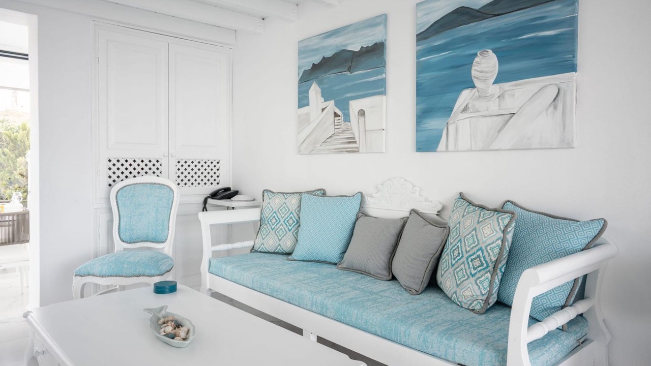 Photo of Livingroom in Amoudi Bay