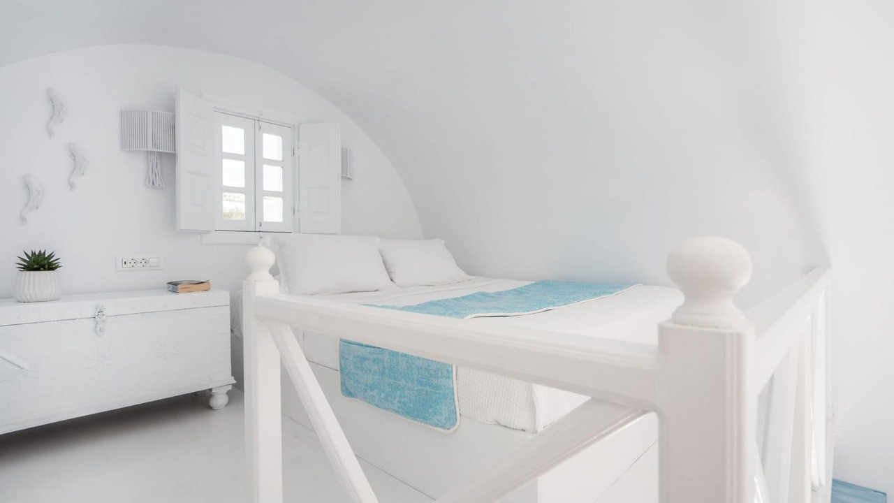 Photo of Bedroom in Amoudi Bay