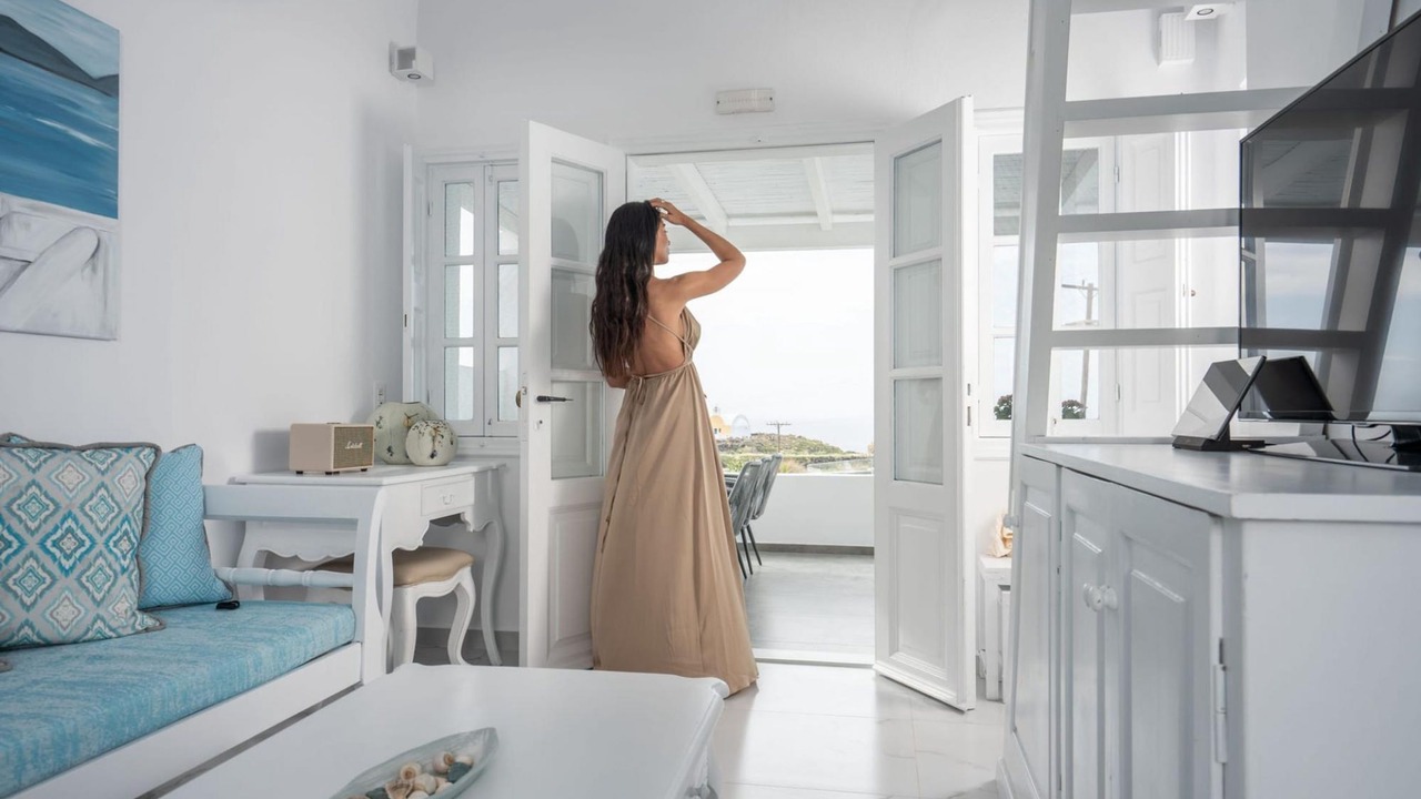 Photo of Livingroom in Amoudi Bay