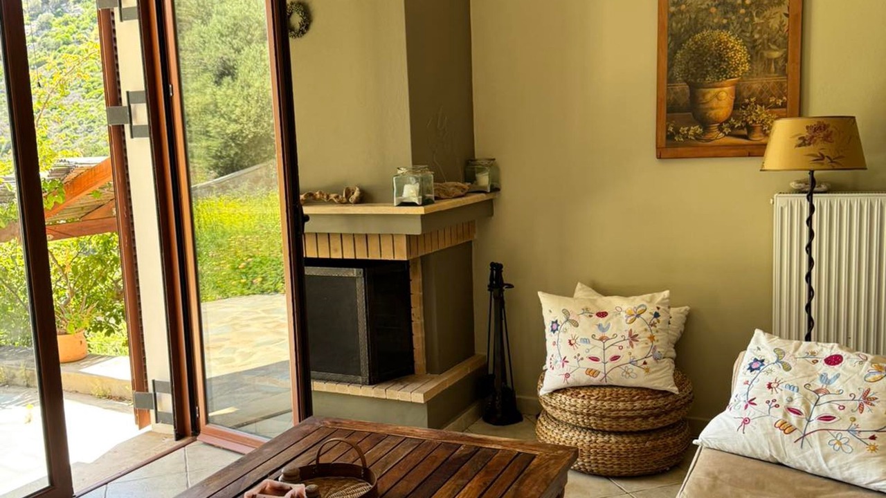 Photo of Livingroom in Steni Dirfyos