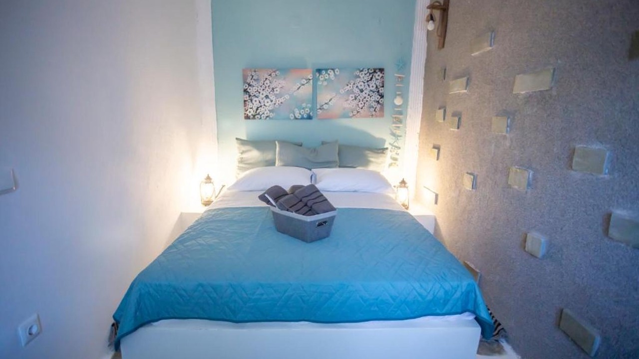 Photo of Bedroom in Messonghi