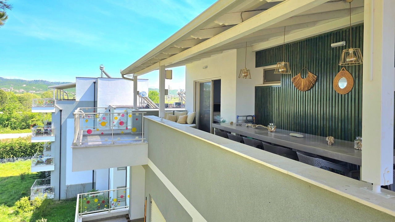 Photo of Patio Balcony in Ishem
