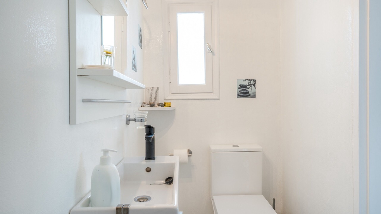 Photo of Bathroom in Katapola