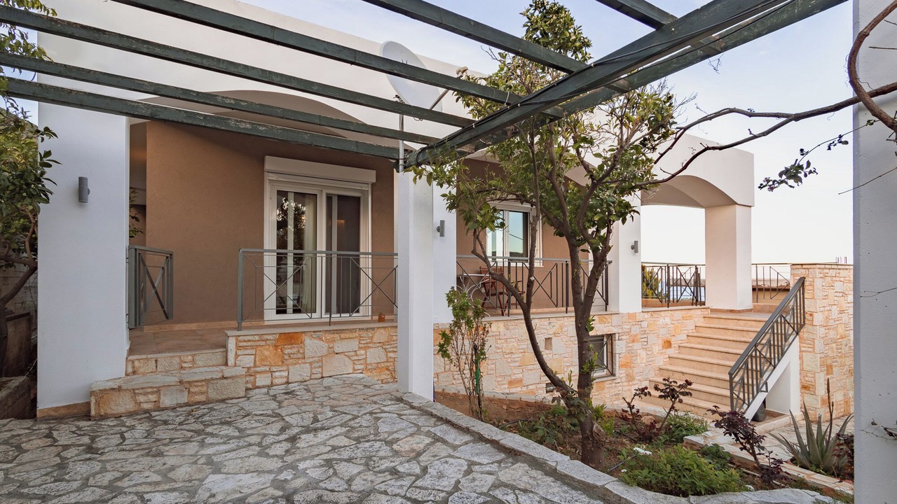 Photo of Outdoor in Kaki Thalassa