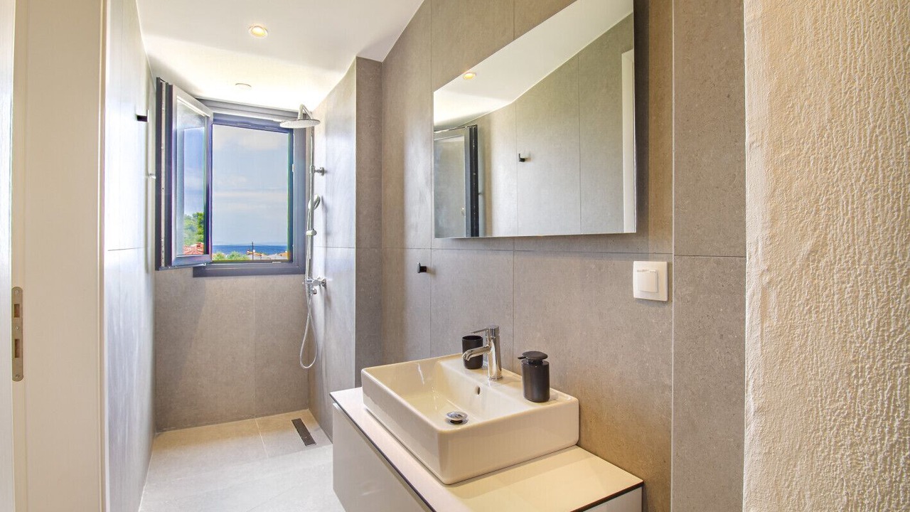 Photo of Bathroom in Polichrono