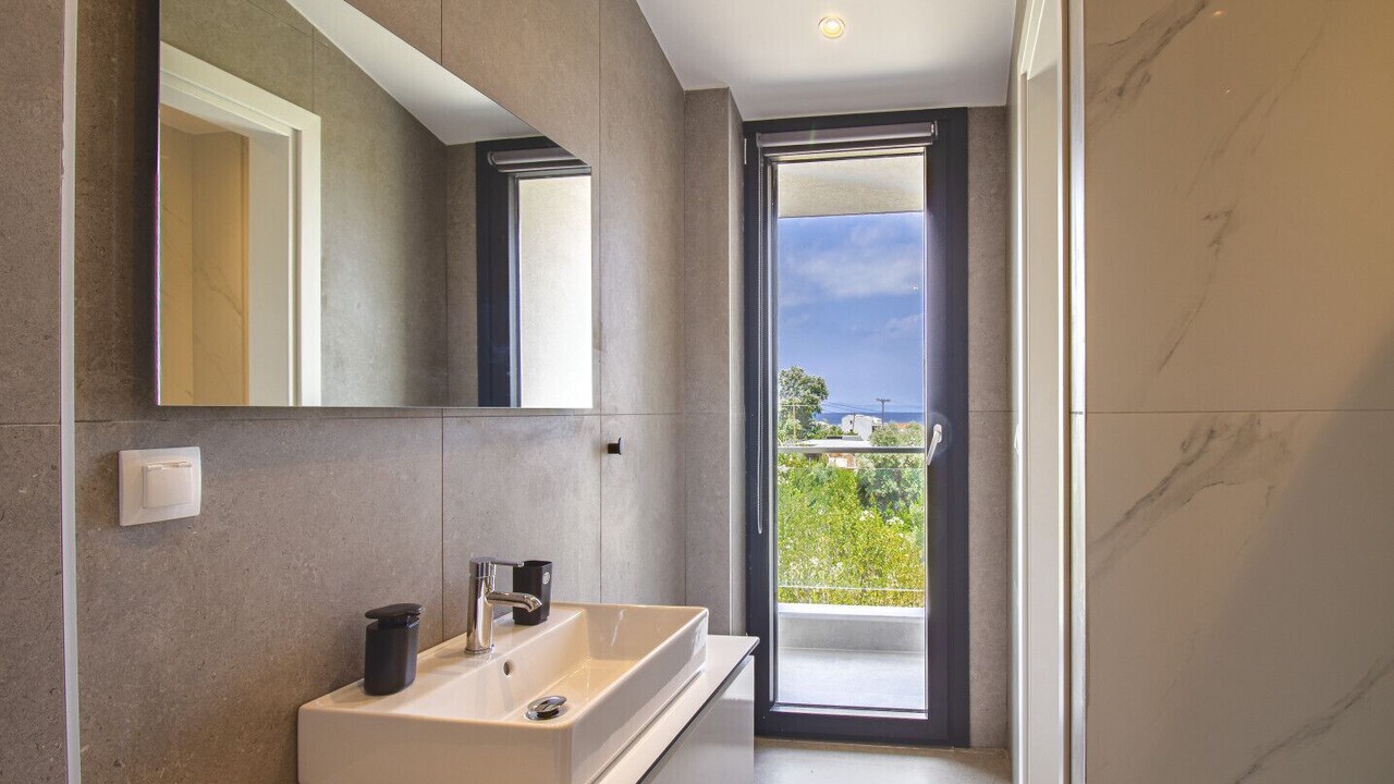 Photo of Bathroom in Polichrono