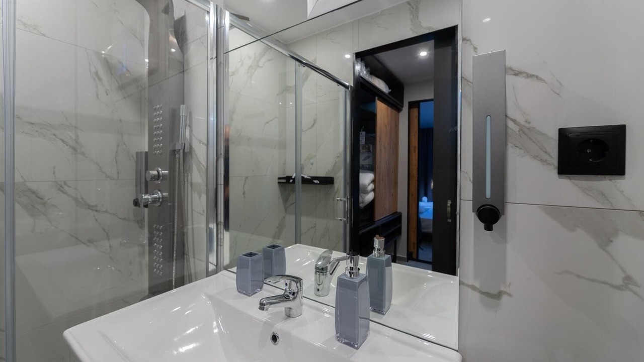 Photo of Bathroom in Lefktron
