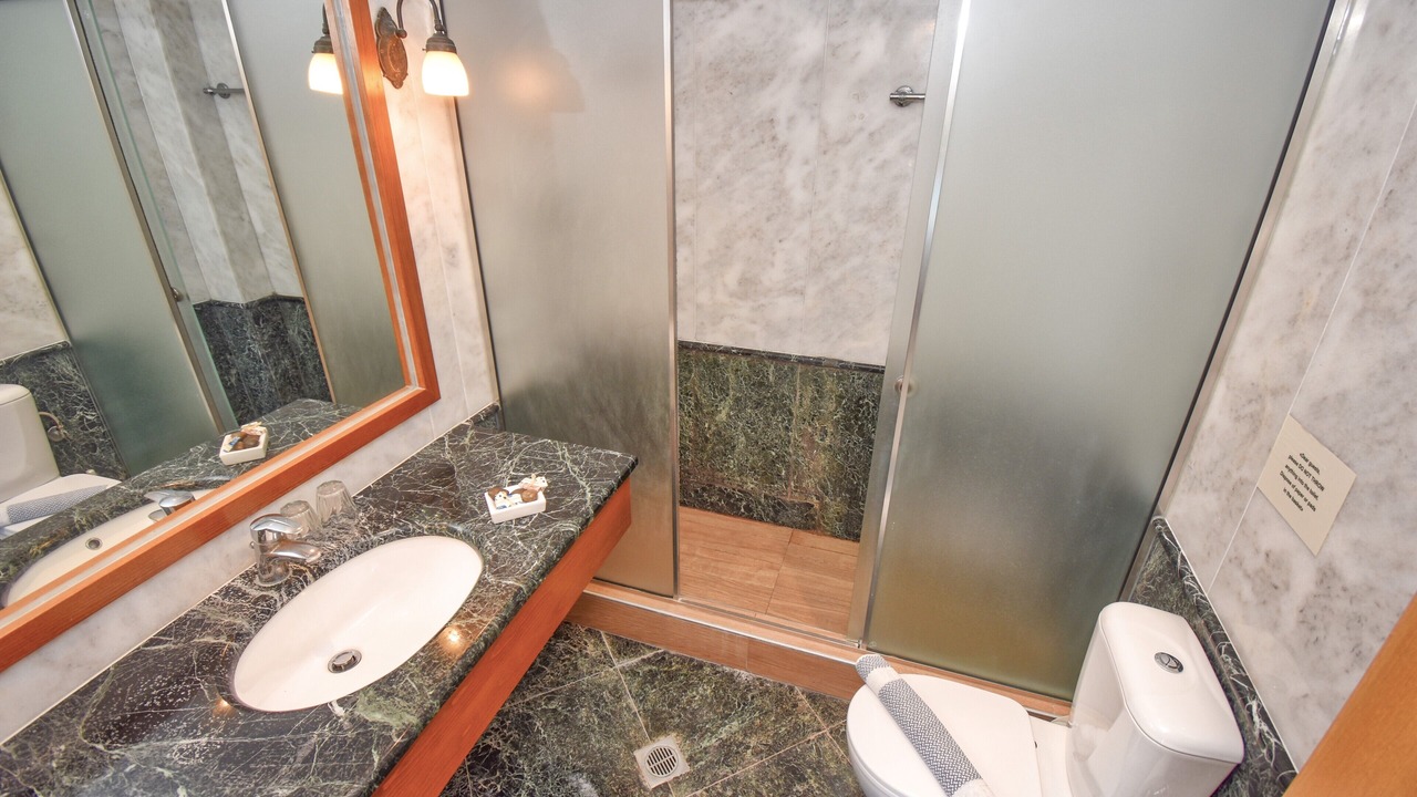 Photo of Bathroom in Parelia