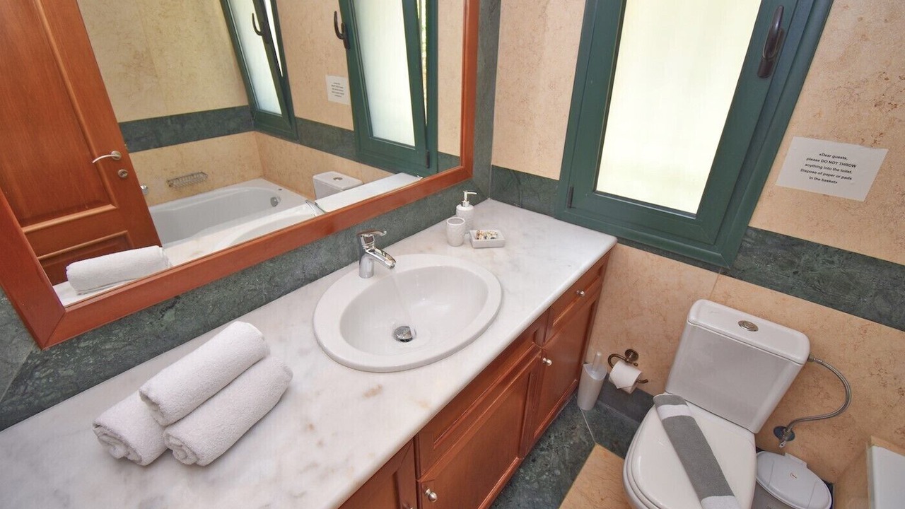 Photo of Bathroom in Parelia