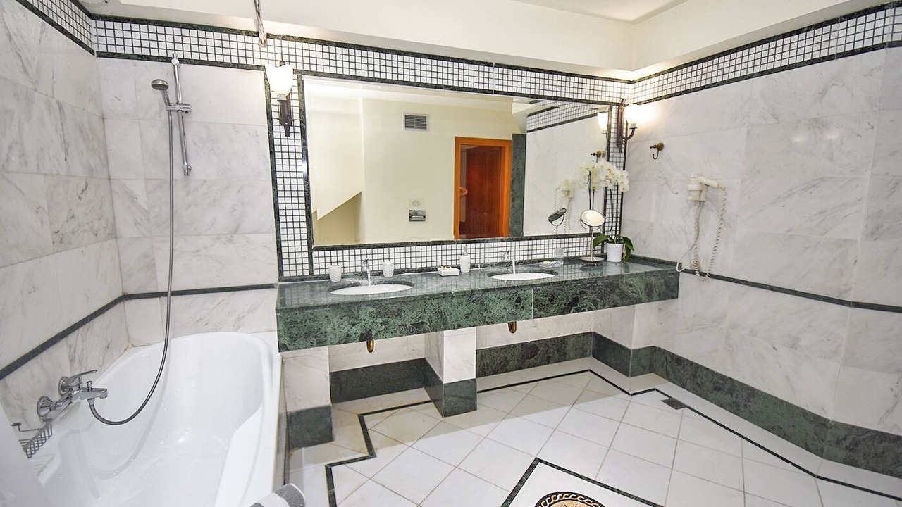 Photo of Bathroom in Parelia