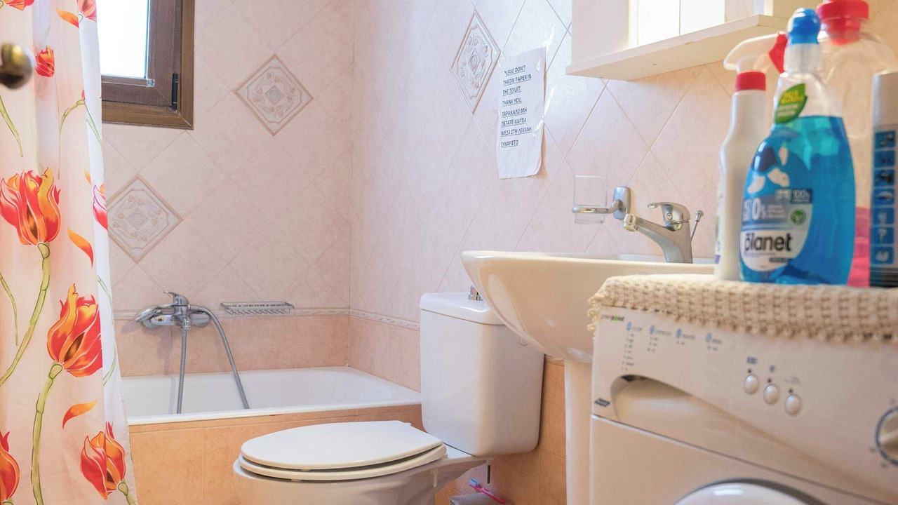 Photo of Bathroom in Vatoussa