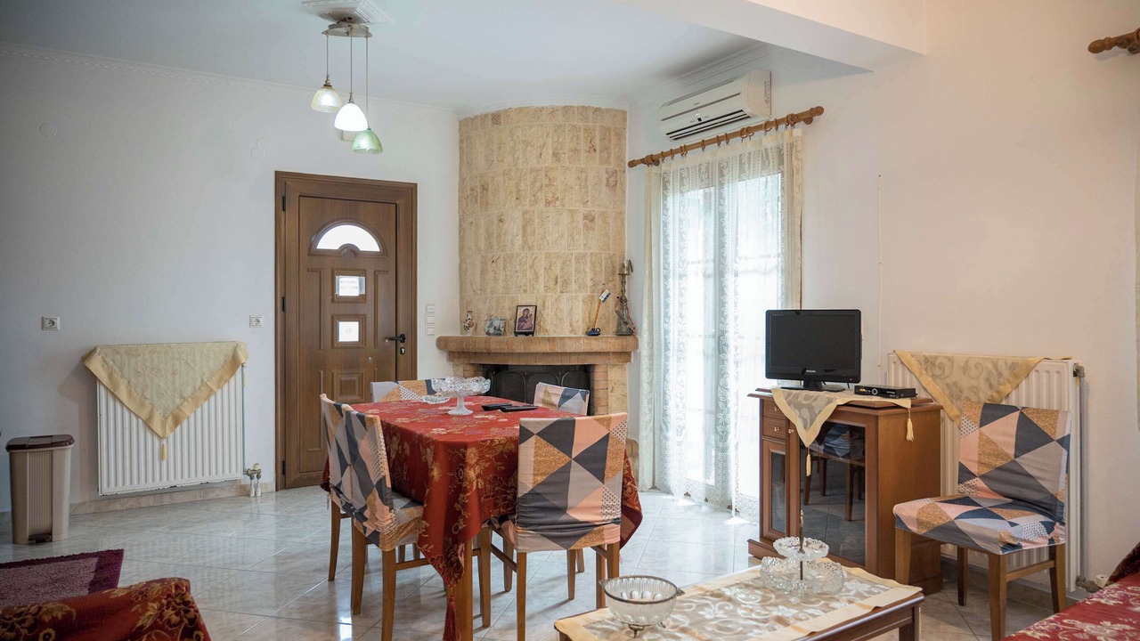 Photo of Livingroom in Vatoussa