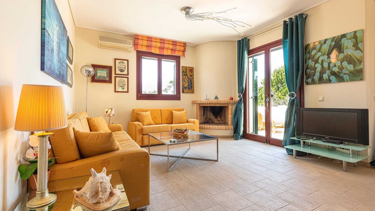 Photo of Livingroom in Aegina Town