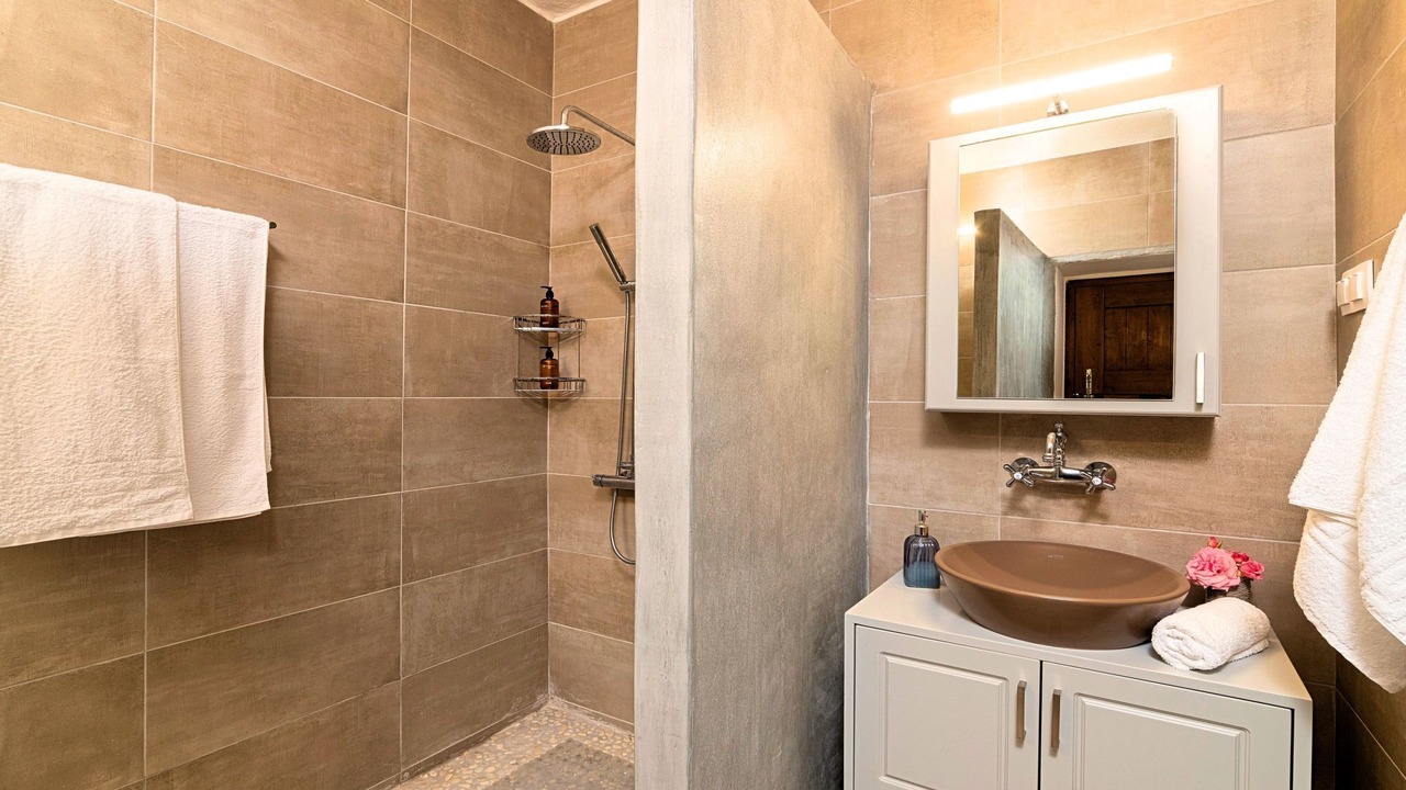Photo of Bathroom in Argyroupoli