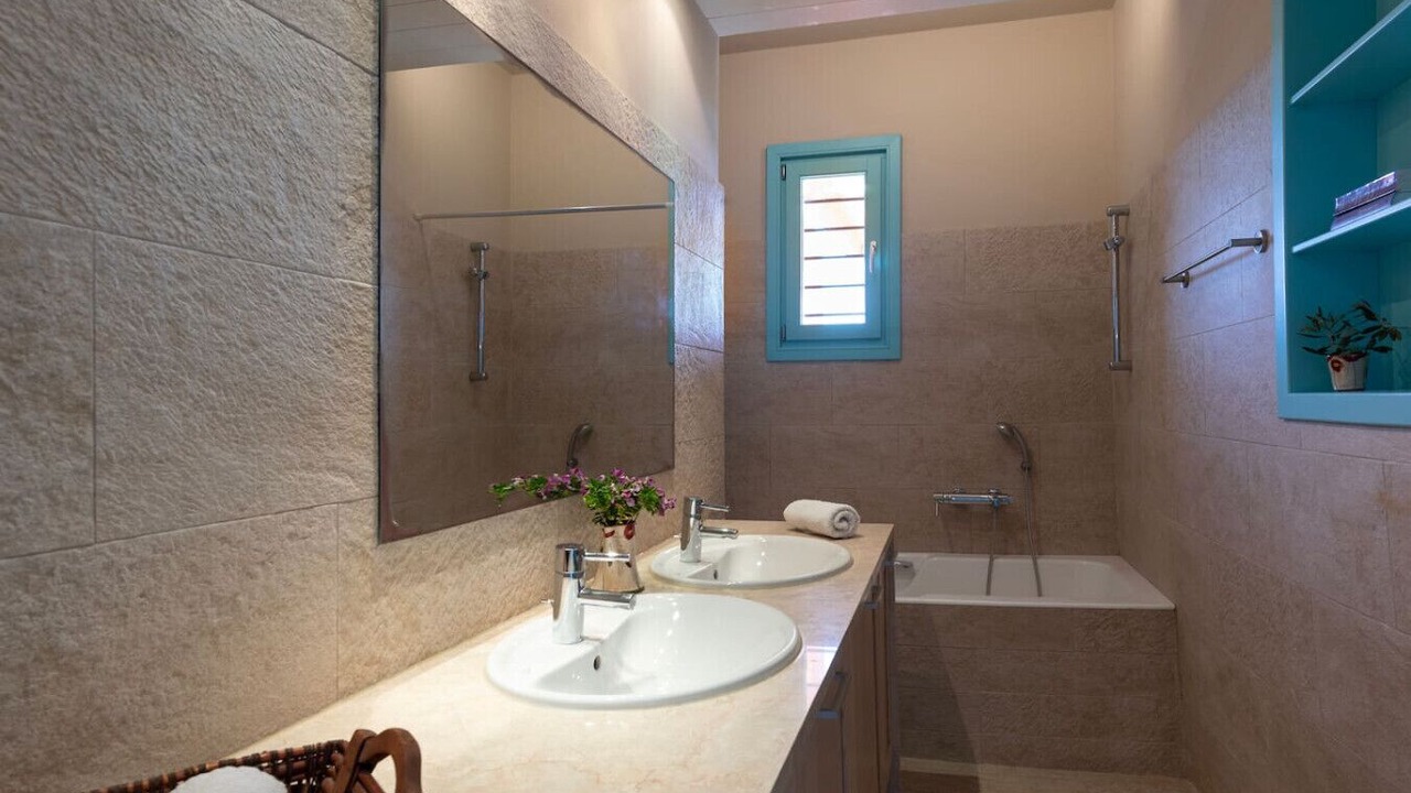 Photo of Bathroom in Syros