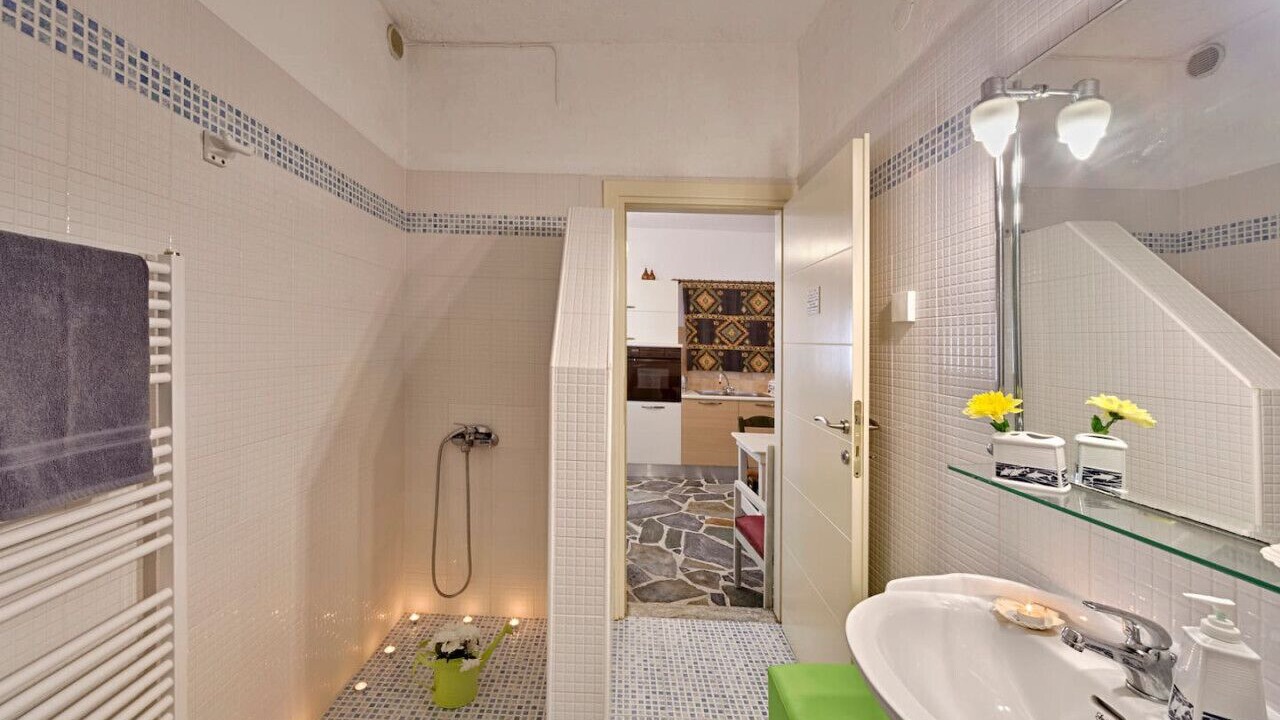 Photo of Bathroom in Syros