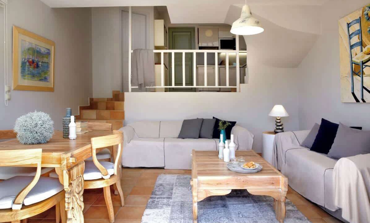 Photo of Livingroom in Frourion