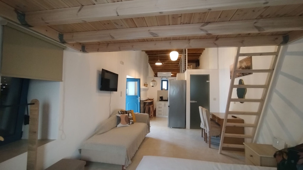 Photo of Livingroom in Lagoudi Zia