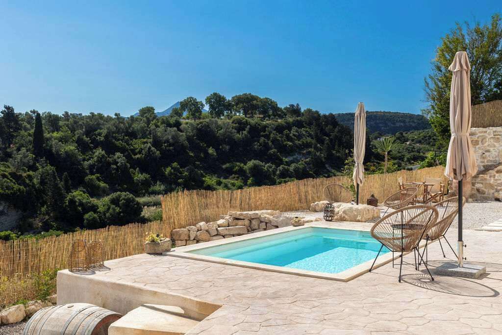 Photo of Outdoor in Amnatos