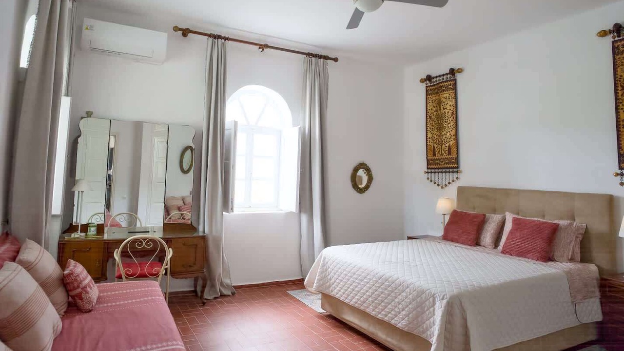 Photo of Bedroom in Ios Town