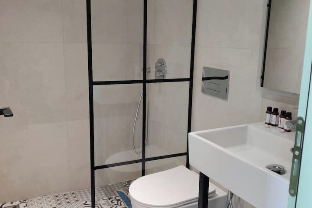 Photo of Bathroom in Qender