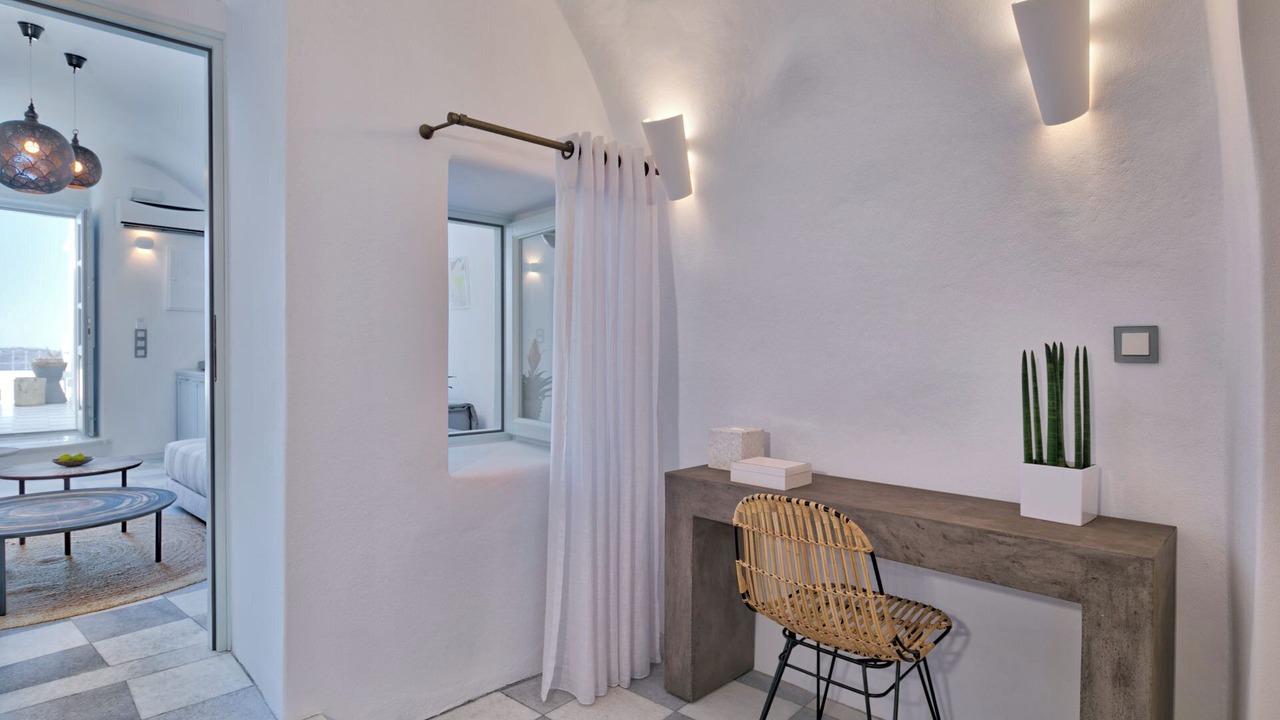 Photo of Bedroom in Oia